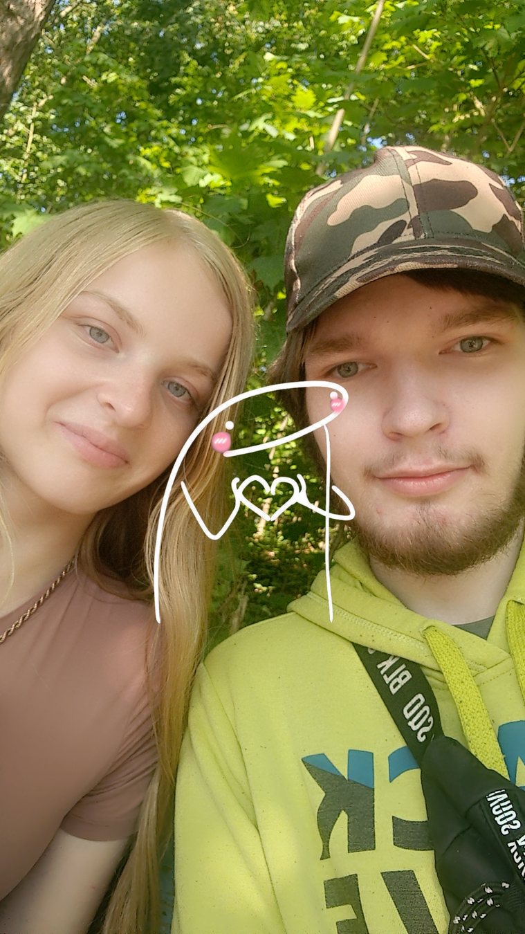 Zusammen im Grünen, mit einer kleinen Zeichnung im Bild